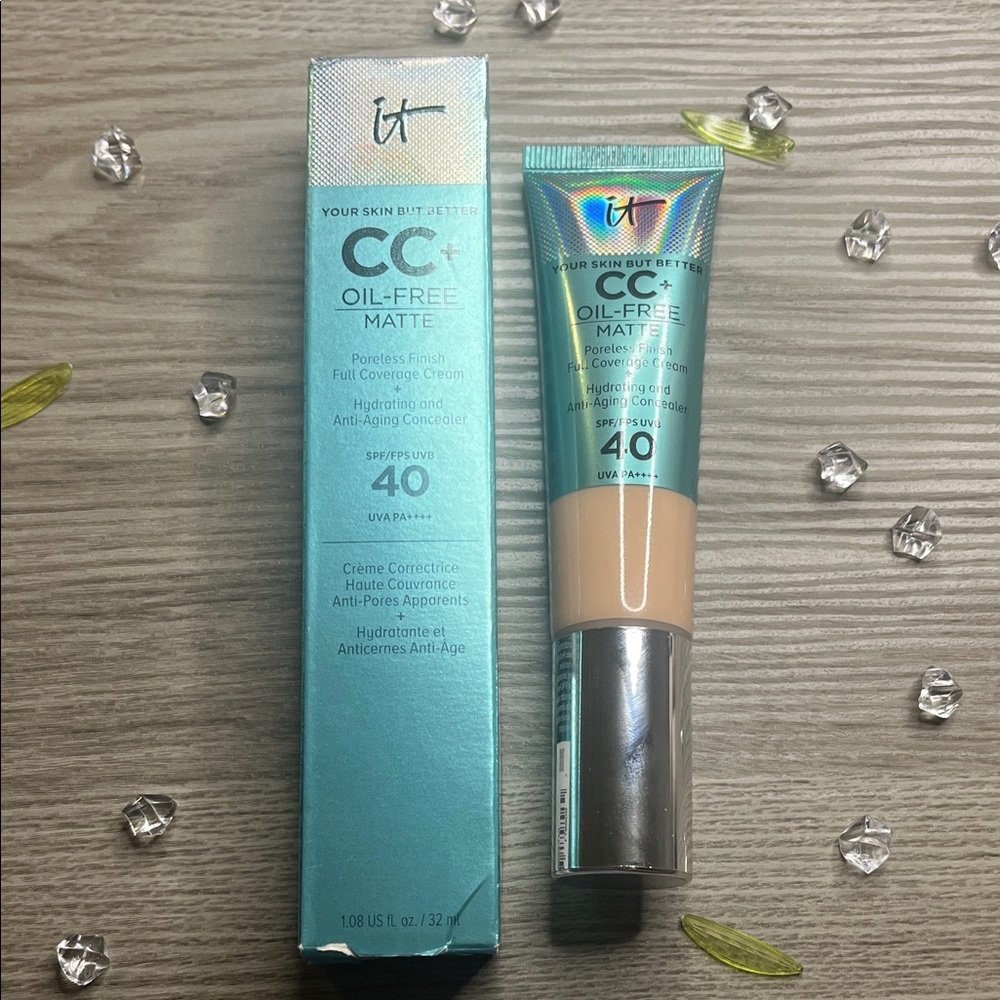 IT Cosmetics CC+ Cream Oil-Free Matte with SPF 40 - SHADE FAIR LIGHT